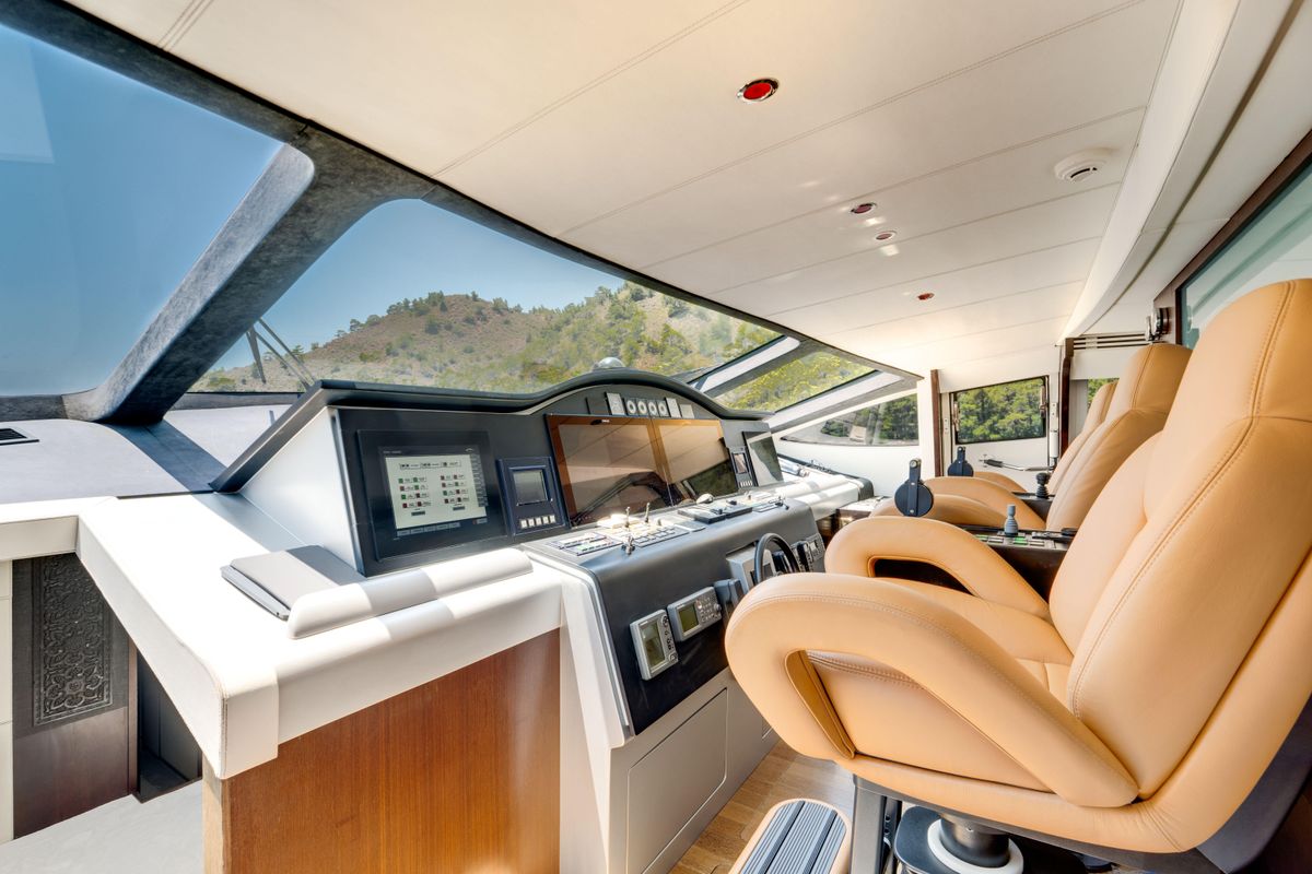 2006 Pershing 114 