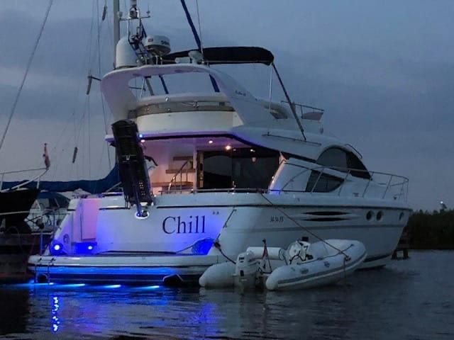 2004 Fairline Phantom 46