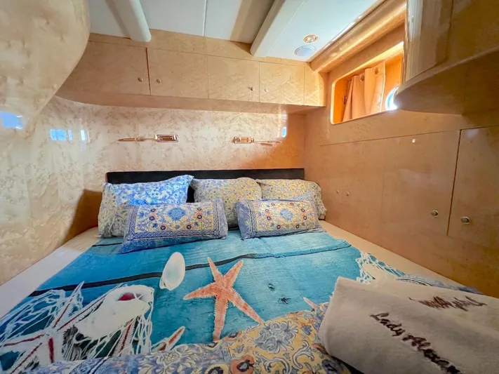 Curiosity Yacht Photos Pics Luxurious yacht bedroom with starfish-themed bedding, Elegance 82 S, 2001 model.