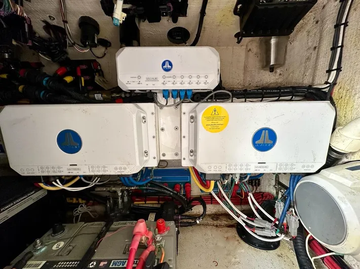  Yacht Photos Pics Electrical system setup in a 2021 Streamline 35CC boat, featuring JL Audio components.