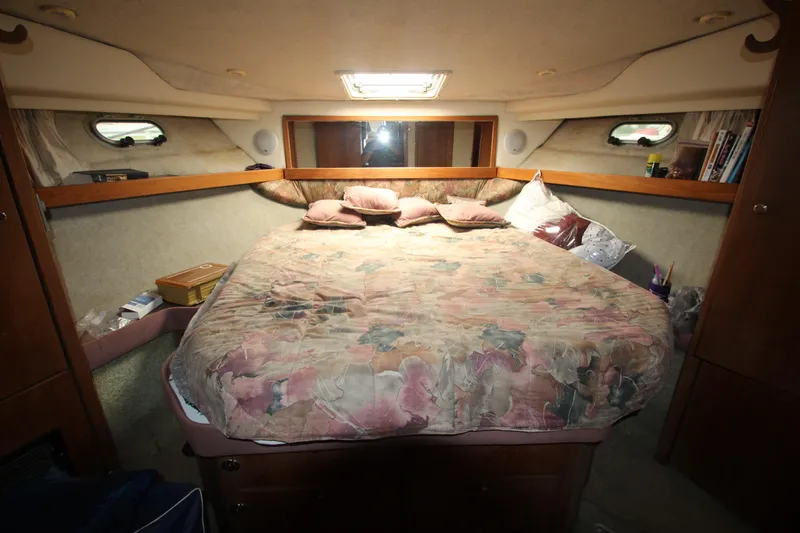  Yacht Photos Pics Cozy bedroom in 1996 Bayliner 3988 Command Bridge Motoryacht with plush bedding and ambient lighting.