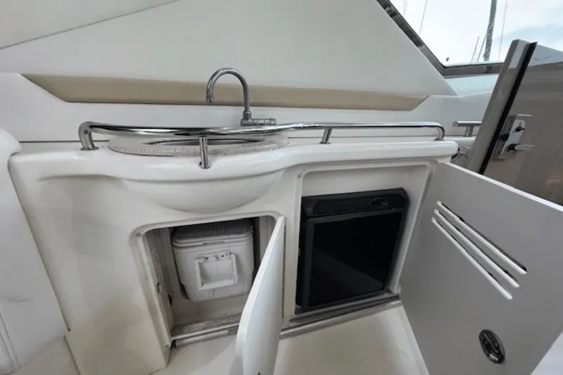 Tireless Yacht Photos Pics 