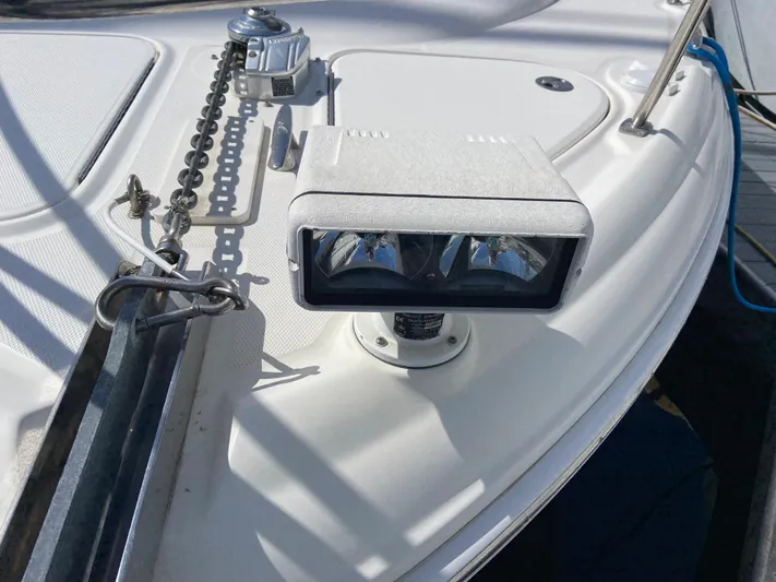 2 Life Yacht Photos Pics 2003 Sea Ray Sundancer boat deck with anchor chain and spotlight.