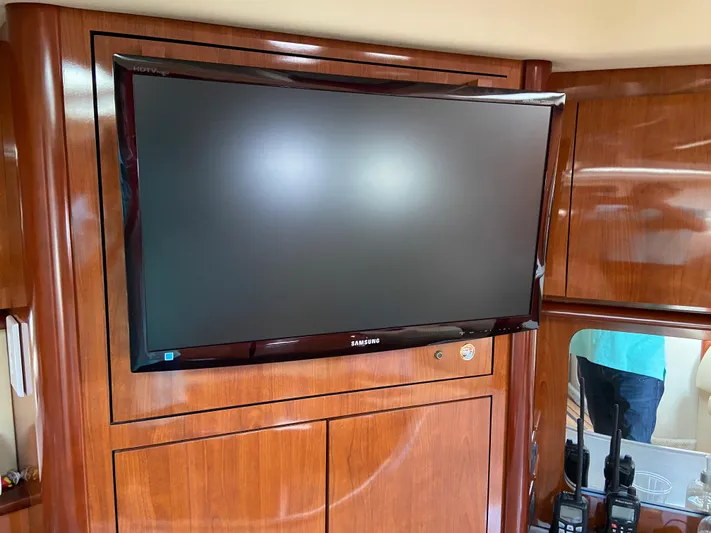 2 Life Yacht Photos Pics Flat-screen TV in the cabin of a 2003 Sea Ray Sundancer yacht.