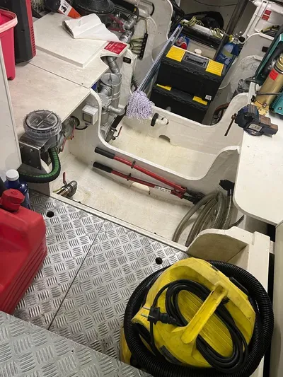  Yacht Photos Pics Engine Room 2022-09-30 at 2.56.26 PM.jpeg