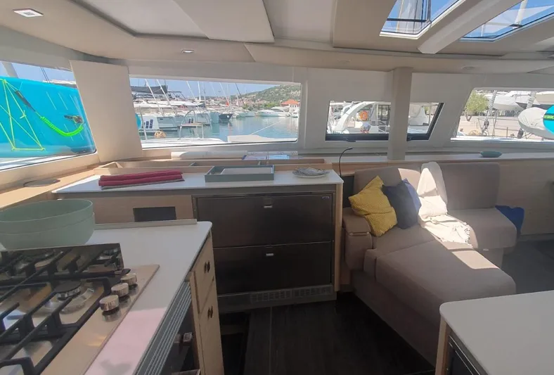  Yacht Photos Pics Interior of 2025 Fountaine Pajot Catamaran Aura 51, featuring modern kitchen and seating area.