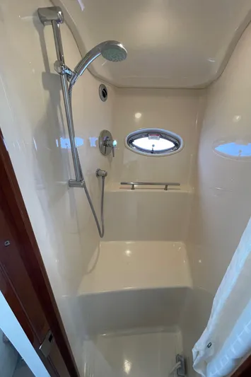  Yacht Photos Pics 2011 Sea Ray 390 Sundancer shower with porthole and modern fixtures.
