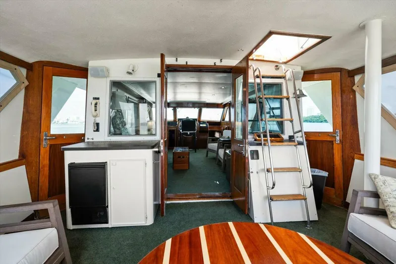 Ting Ting Yacht Photos Pics 1986 Hatteras 53 Classic My - Image 12