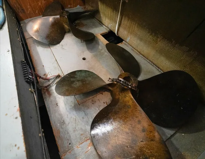 Ting Ting Yacht Photos Pics 1986 Hatteras 53 Classic My - Image 73