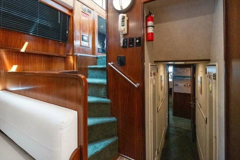 Ting Ting Yacht Photos Pics 1986 Hatteras 53 Classic My - Image 27