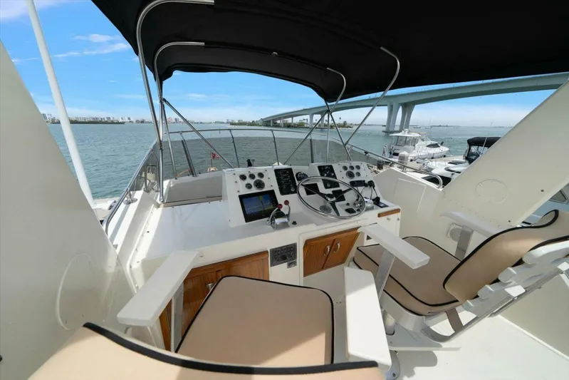 Ting Ting Yacht Photos Pics 1986 Hatteras 53 Classic My - Image 49