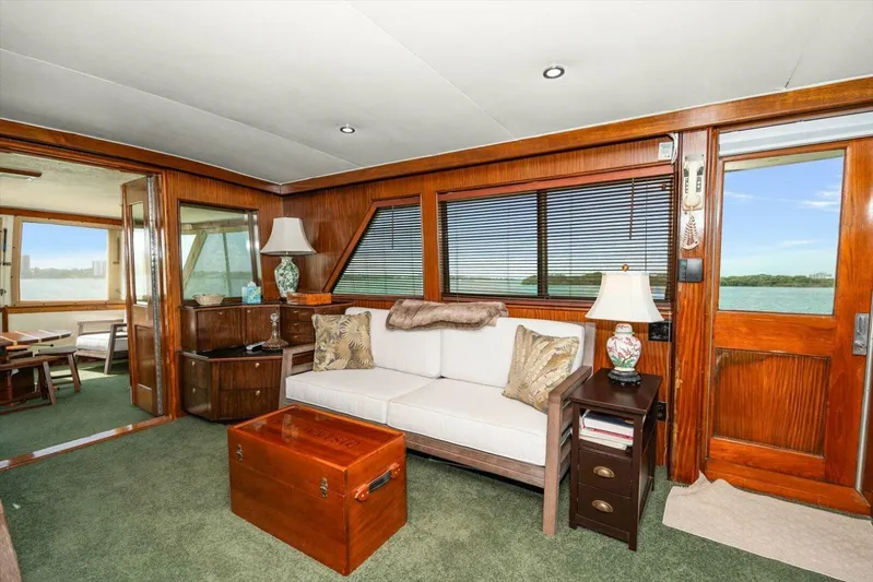 Ting Ting Yacht Photos Pics 1986 Hatteras 53 Classic My - Image 18