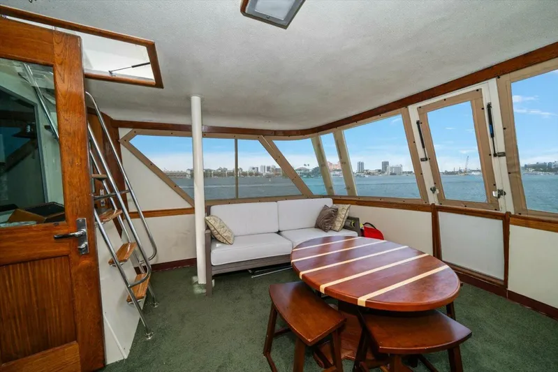 Ting Ting Yacht Photos Pics 1986 Hatteras 53 Classic My - Image 11