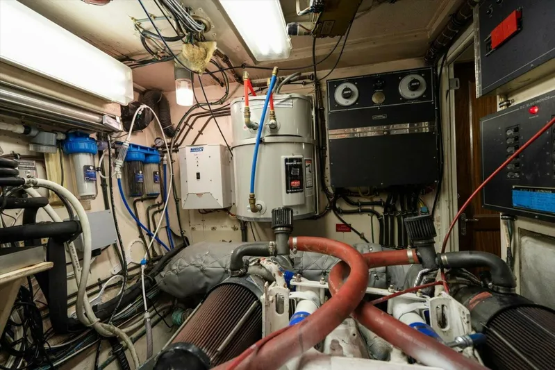 Ting Ting Yacht Photos Pics 1986 Hatteras 53 Classic My - Image 70