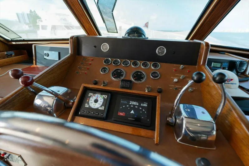 Ting Ting Yacht Photos Pics 1986 Hatteras 53 Classic My - Image 23