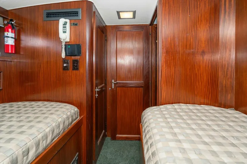 Ting Ting Yacht Photos Pics 1986 Hatteras 53 Classic My - Image 39