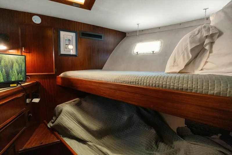 Ting Ting Yacht Photos Pics 1986 Hatteras 53 Classic My - Image 42