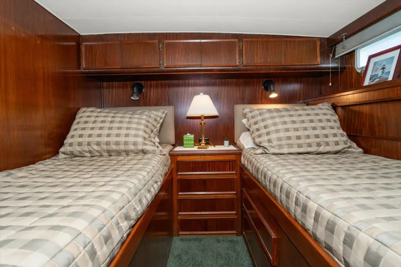 Ting Ting Yacht Photos Pics 1986 Hatteras 53 Classic My - Image 38