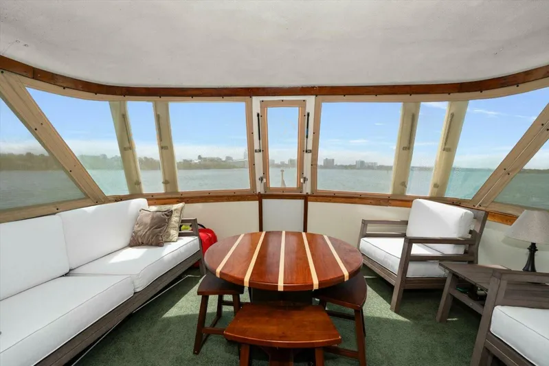 Ting Ting Yacht Photos Pics 1986 Hatteras 53 Classic My - Image 9