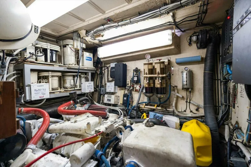 Ting Ting Yacht Photos Pics 1986 Hatteras 53 Classic My - Image 67