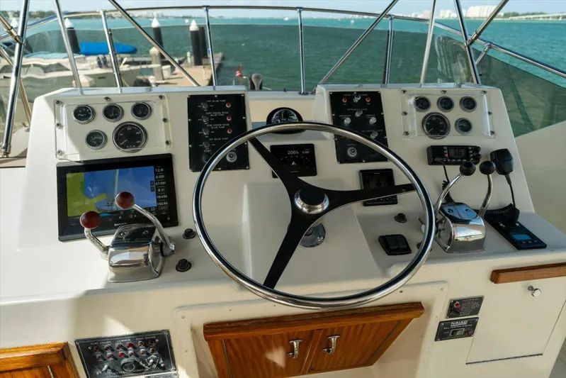 Ting Ting Yacht Photos Pics 1986 Hatteras 53 Classic My - Image 50