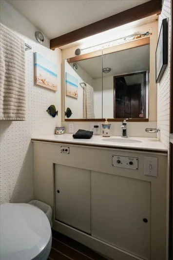 Ting Ting Yacht Photos Pics 1986 Hatteras 53 Classic My - Image 43