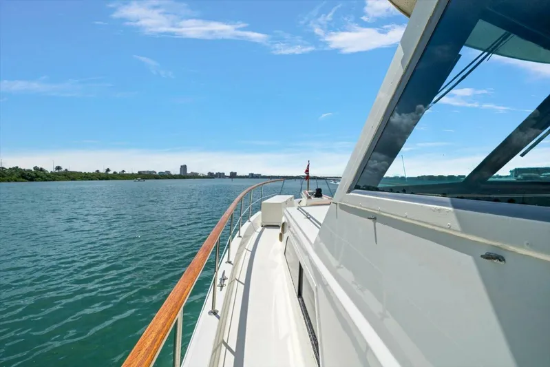 Ting Ting Yacht Photos Pics 1986 Hatteras 53 Classic My - Image 59