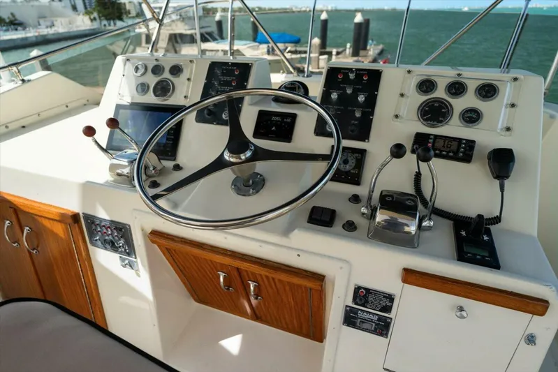 Ting Ting Yacht Photos Pics 1986 Hatteras 53 Classic My - Image 51