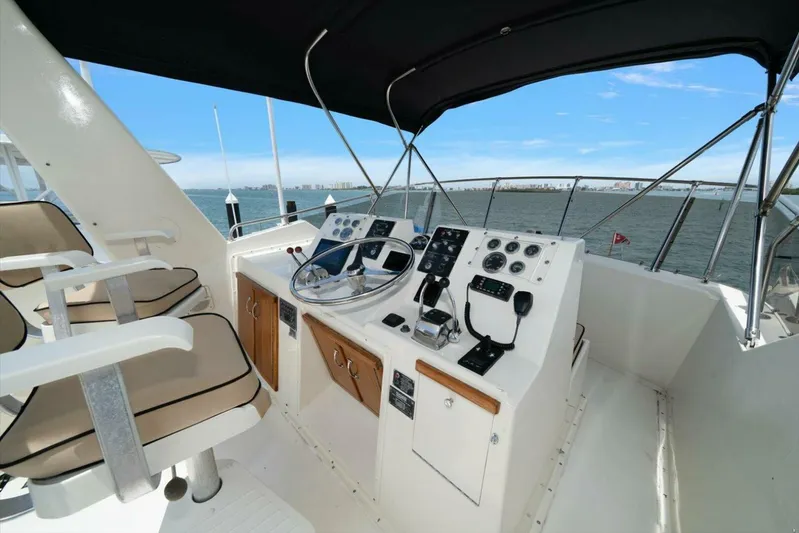 Ting Ting Yacht Photos Pics 1986 Hatteras 53 Classic My - Image 53