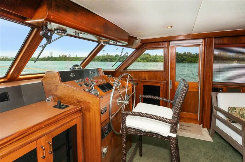 Ting Ting Yacht Photos Pics 1986 Hatteras 53 Classic My - Image 19