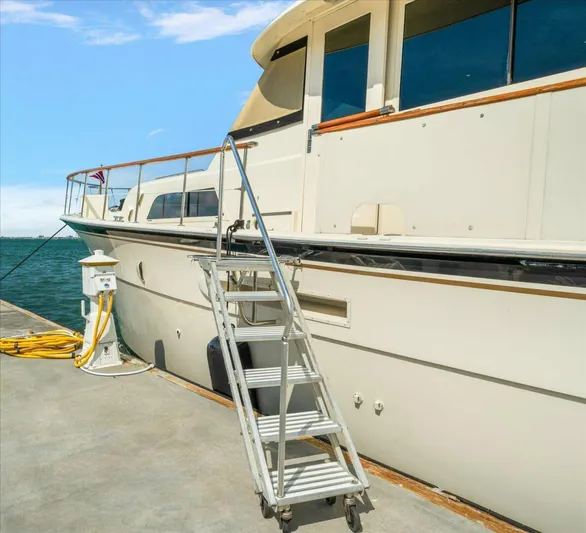 Ting Ting Yacht Photos Pics 1986 Hatteras 53 Classic My - Image 7