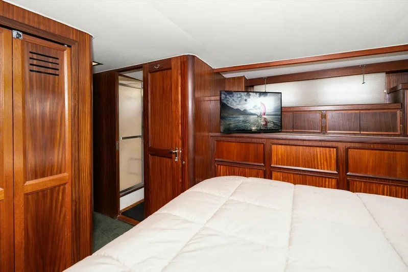 Ting Ting Yacht Photos Pics 1986 Hatteras 53 Classic My - Image 33