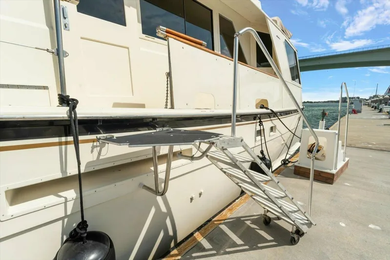 Ting Ting Yacht Photos Pics 1986 Hatteras 53 Classic My - Image 8