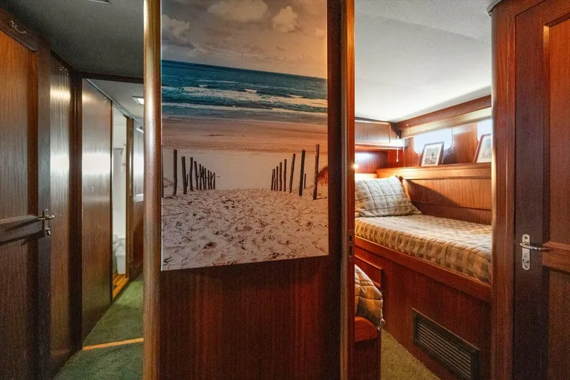 Ting Ting Yacht Photos Pics 1986 Hatteras 53 Classic My - Image 37