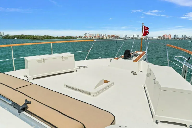 Ting Ting Yacht Photos Pics 1986 Hatteras 53 Classic My - Image 60