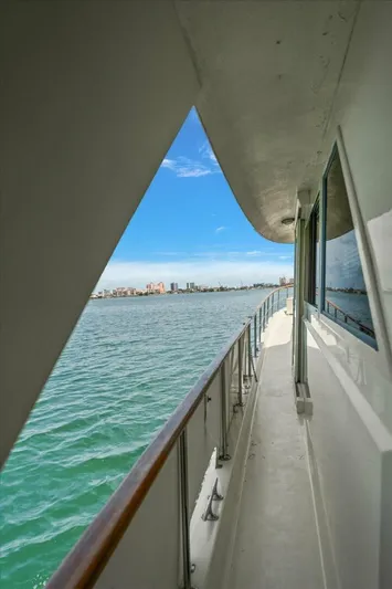 Ting Ting Yacht Photos Pics 1986 Hatteras 53 Classic My - Image 58