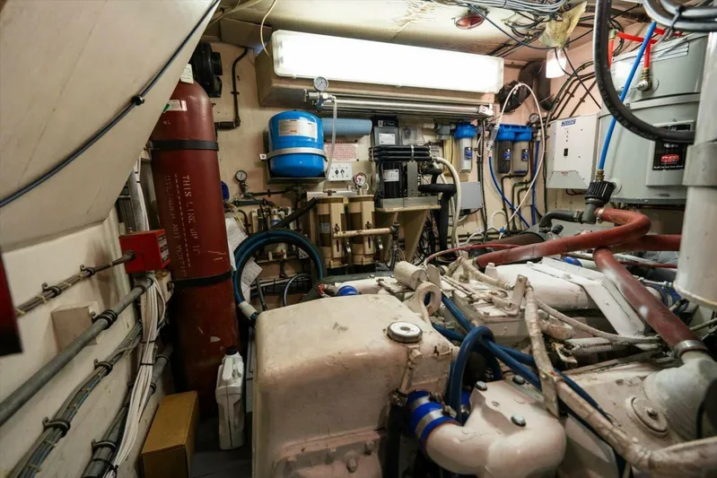 Ting Ting Yacht Photos Pics 1986 Hatteras 53 Classic My - Image 69