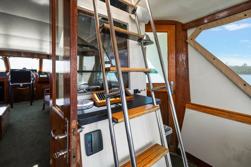 Ting Ting Yacht Photos Pics 1986 Hatteras 53 Classic My - Image 47