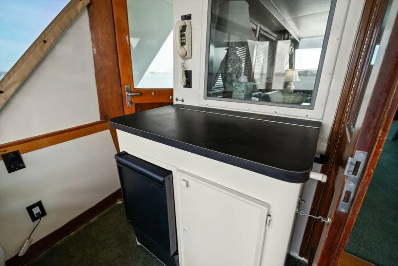 Ting Ting Yacht Photos Pics 1986 Hatteras 53 Classic My - Image 13