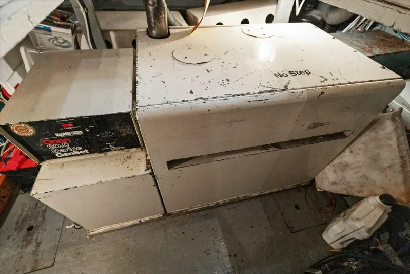 Ting Ting Yacht Photos Pics 1986 Hatteras 53 Classic My - Image 72