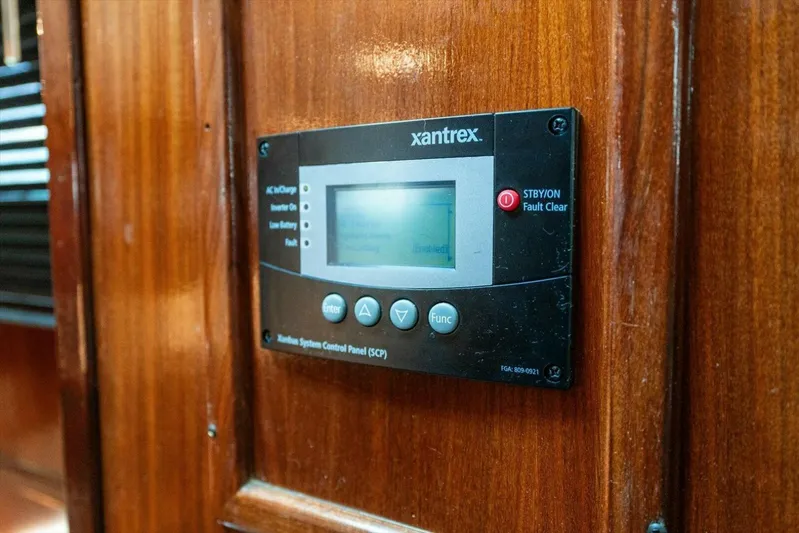 Ting Ting Yacht Photos Pics 1986 Hatteras 53 Classic My - Image 45