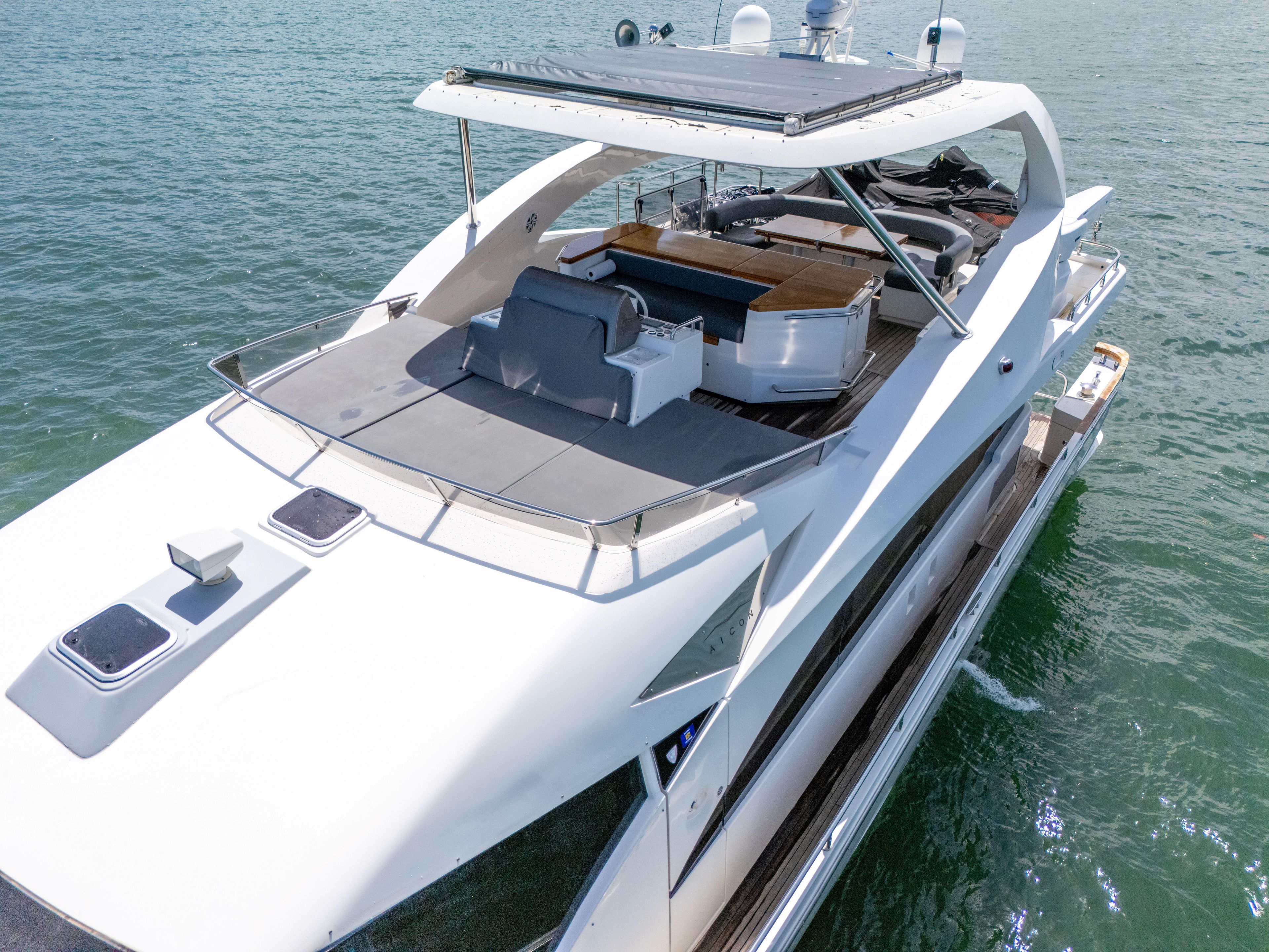 Yacht