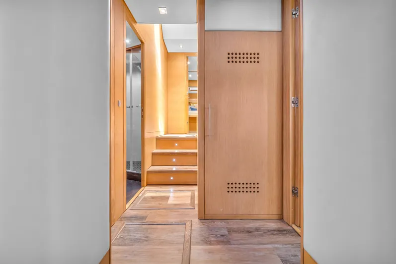 Therapy Yacht Photos Pics 