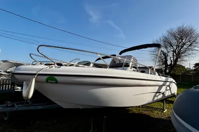 2011 Ranieri Voyager 22