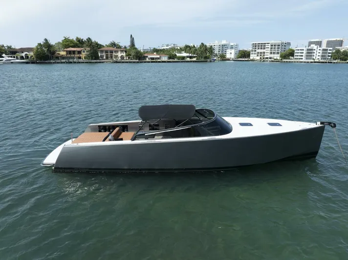  Yacht Photos Pics 2015 Vandutch 40 - Image 8