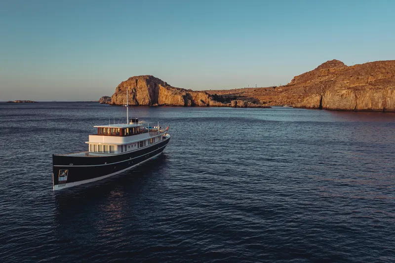 Far Niente Yacht Photos Pics 