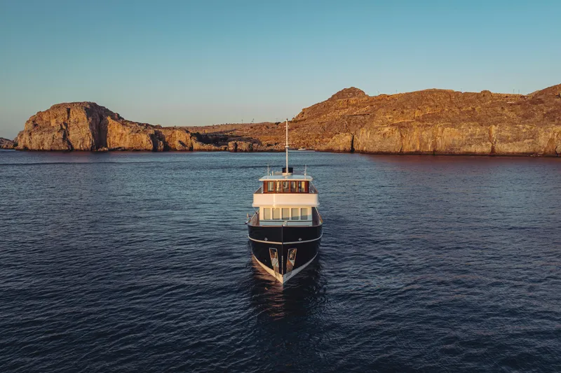 Far Niente Yacht Photos Pics 