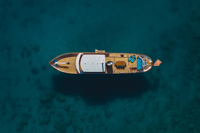 Far Niente Yacht Photos Pics 