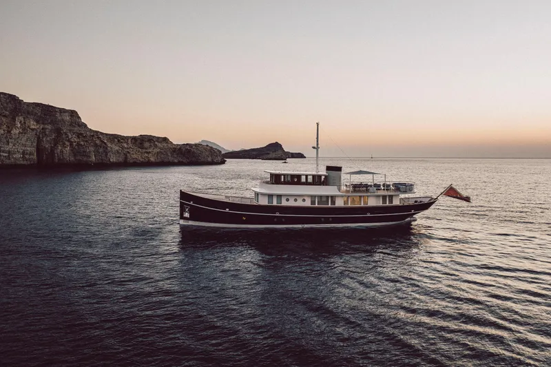 Far Niente Yacht Photos Pics 