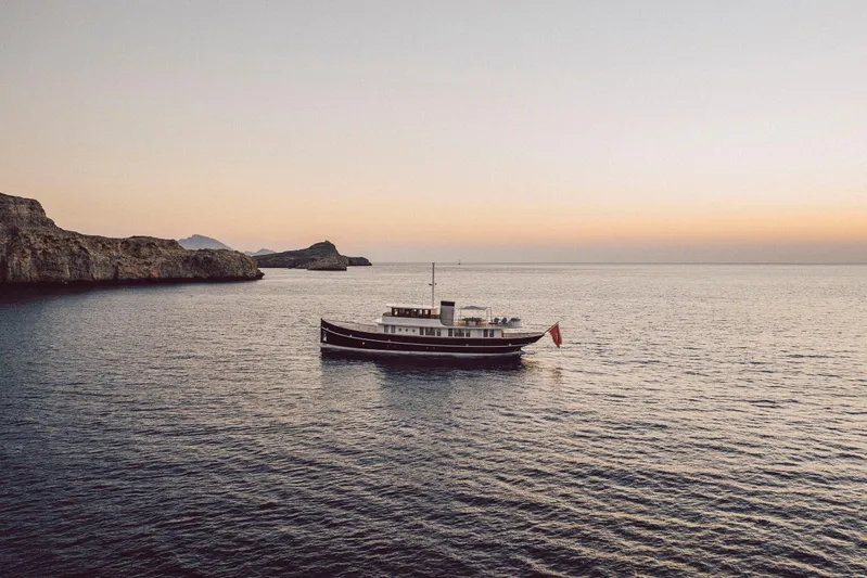 Far Niente Yacht Photos Pics 